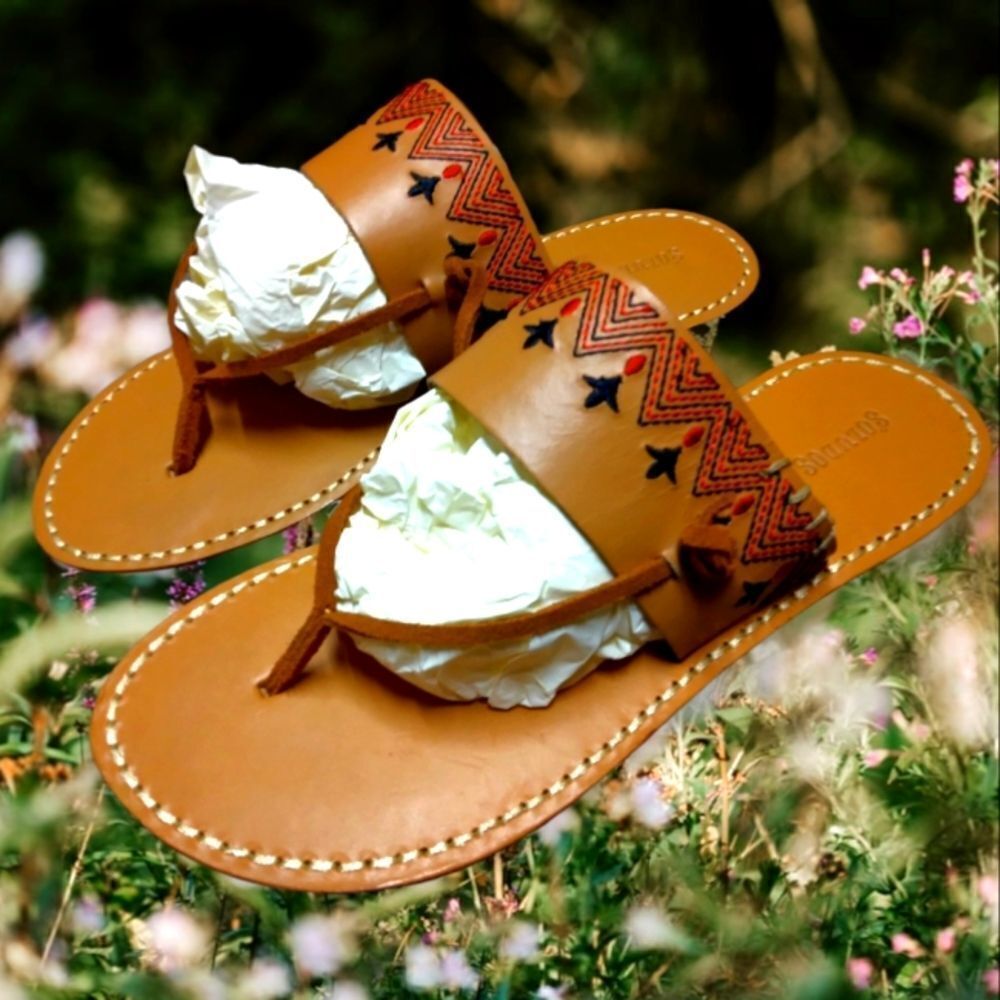 SOLUDOS | CAMEL LEATHER + SUEDE LACE DETAIL EMBROIDERED SANDALS SIZE 6